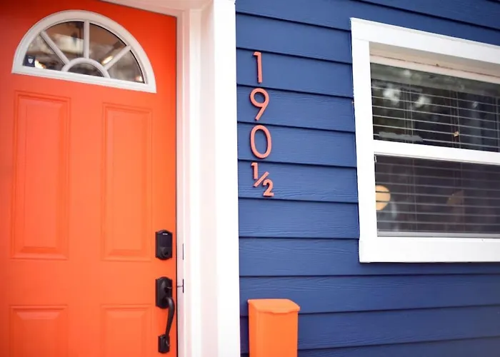 Hostwise - The Larryville - Amazing Bathroom, Perfect Location, Custom Build