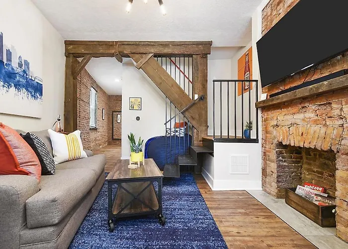 Hostwise - The Larryville - Amazing Bathroom, Perfect Location, Custom Build Pittsburgh