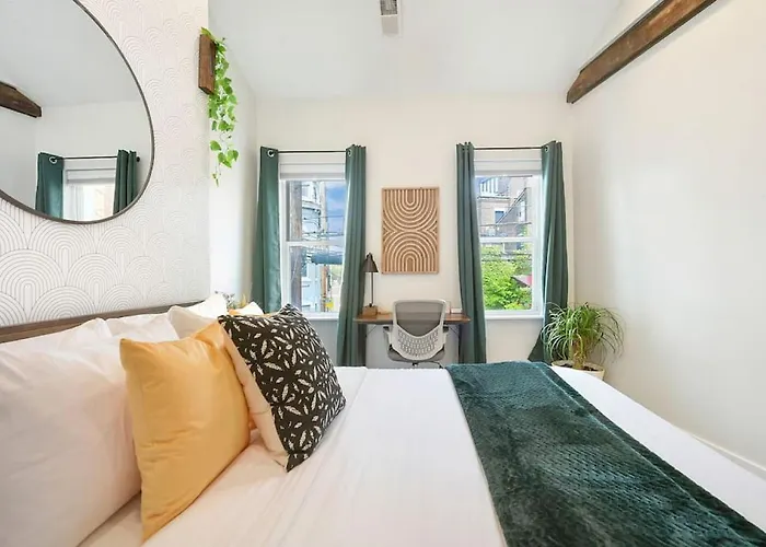 Holiday home Hostwise - The Larryville - Amazing Bathroom, Perfect Location, Custom Build Pittsburgh